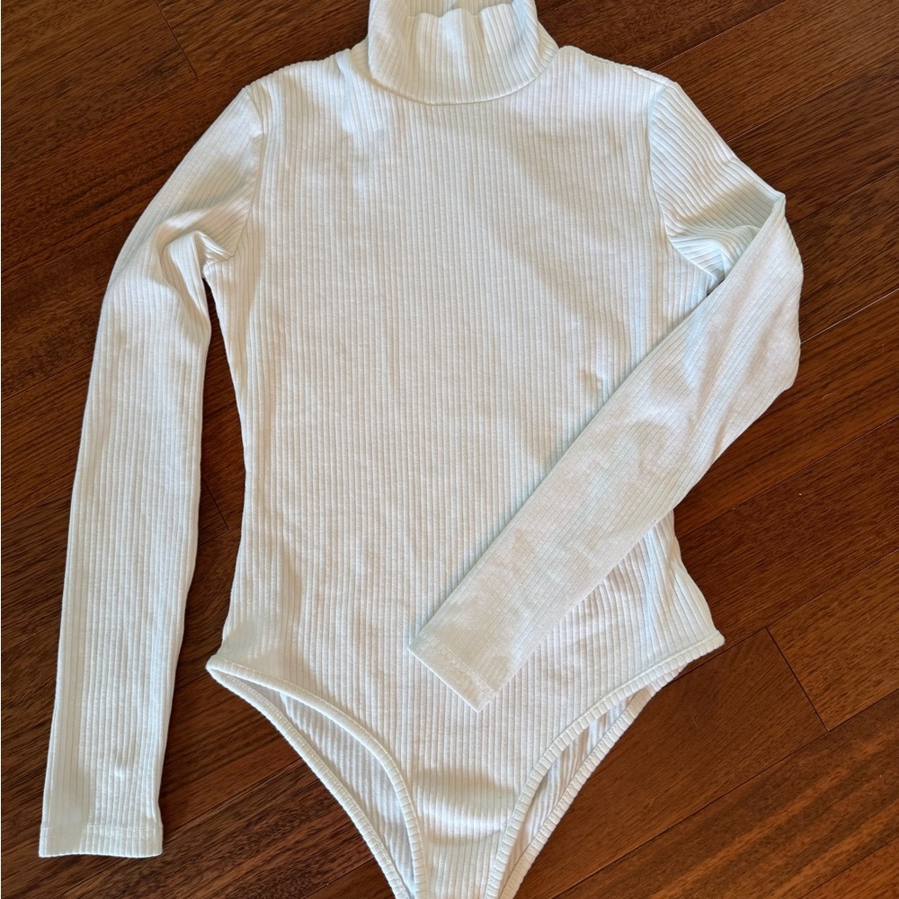 Women’s Med Ribbed White body suit no brand tag